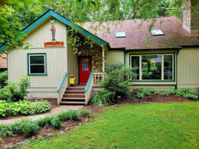 The Copper Lady Cottage in Maggie Valley